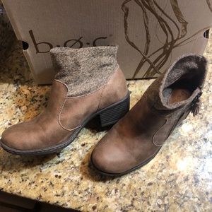 NIB b.o.c brown ankle boots